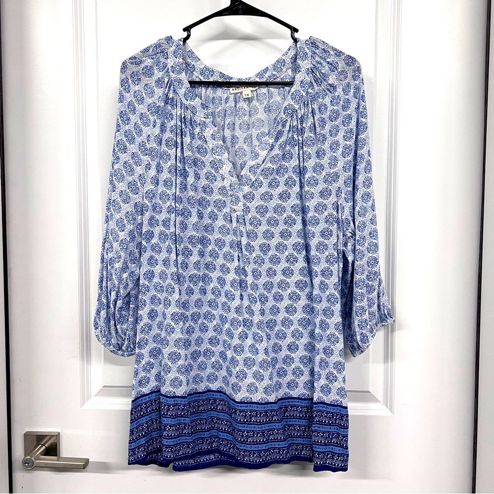 Cute blue and white tunic size 1x